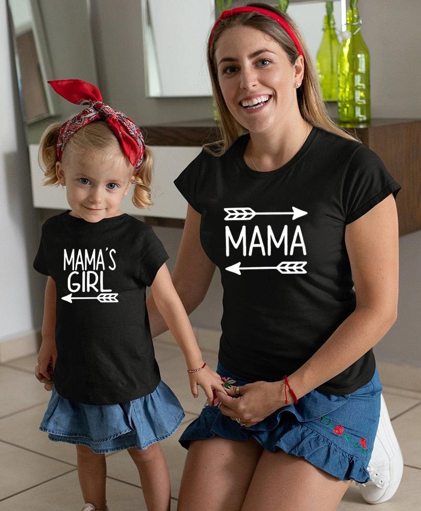 Conjunto Flecha do Amor: T-Shirts mãe e filha - Roupas para mamãe e menina compartilharem um laço especial de amor. BRILHO E ENCANTO
